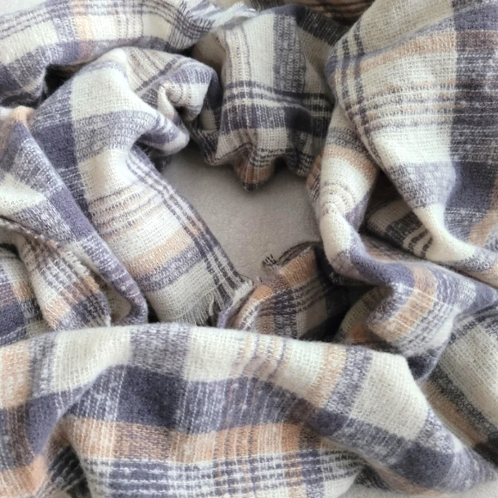 Soft & Cozy Plaid Blanket Scarf EUC Grey Tan Checkers Unisex Wrap